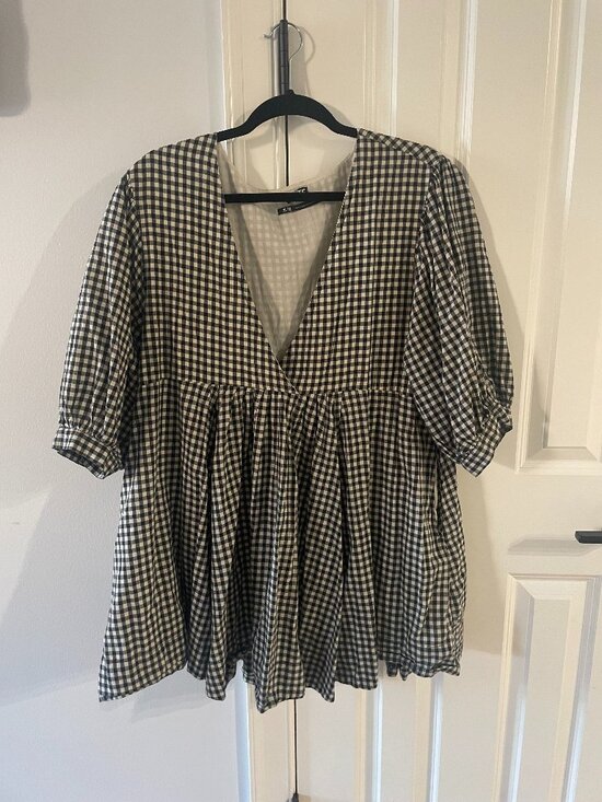 Anthropologie Dresses & Skirts - Anthropologie V Neck babydoll dress